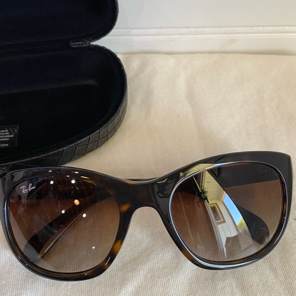 New! Ray-ban sunglasses! - Picture 2 of 4